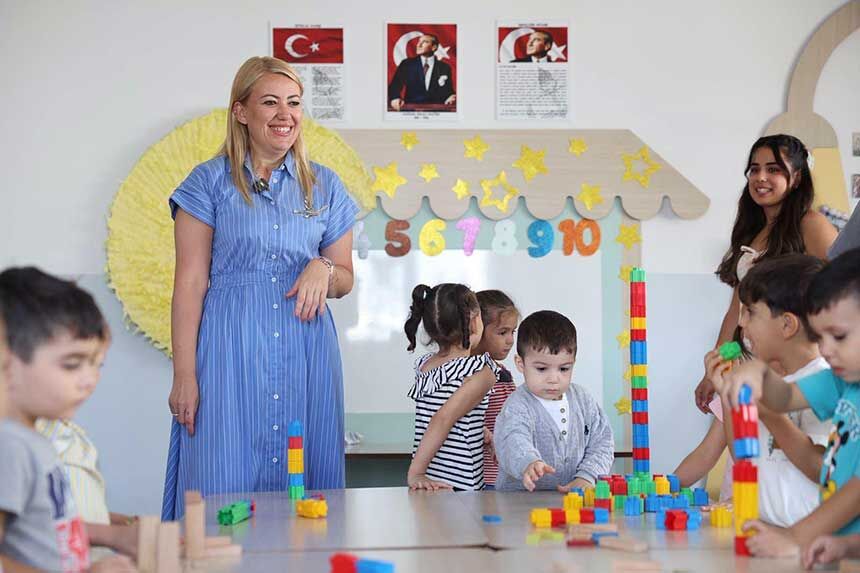 Baskan Seniz Dogan Minik Ogrencilerle Bulustu 1