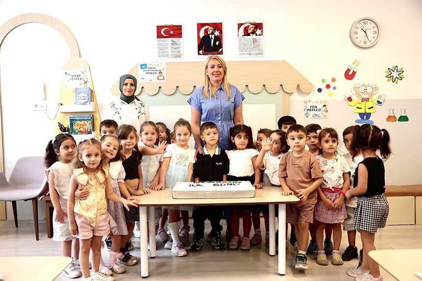 Baskan Seniz Dogan Minik Ogrencilerle Bulustu 5