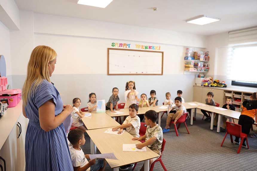 Baskan Seniz Dogan Minik Ogrencilerle Bulustu