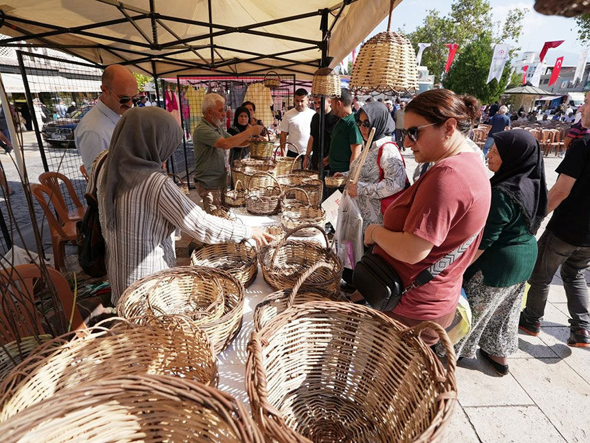 Bayramyerinde Ahilik Coskusu Yuzyillik Gelenek Denizlide Yeniden Hayat Buldu 3