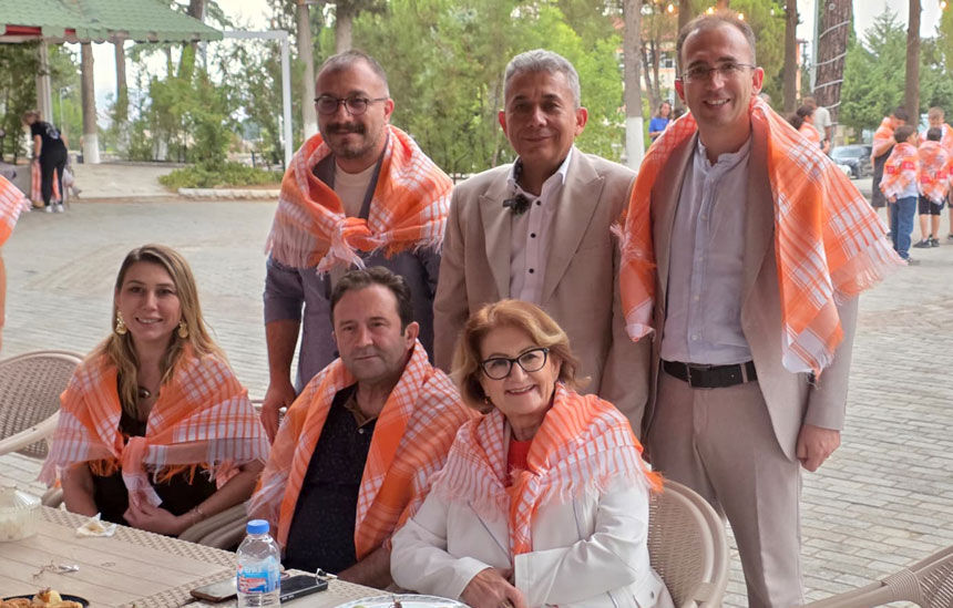 Cal Bagbozumu Festivalinde Yagmur Cosku Dinmedi Bagbozumunda Kultur Gelenek Ve Vefa Bulustu1