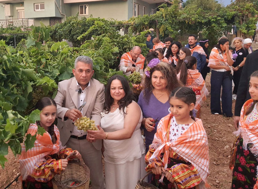 Cal Bagbozumu Festivalinde Yagmur Cosku Dinmedi Bagbozumunda Kultur Gelenek Ve Vefa Bulustu2