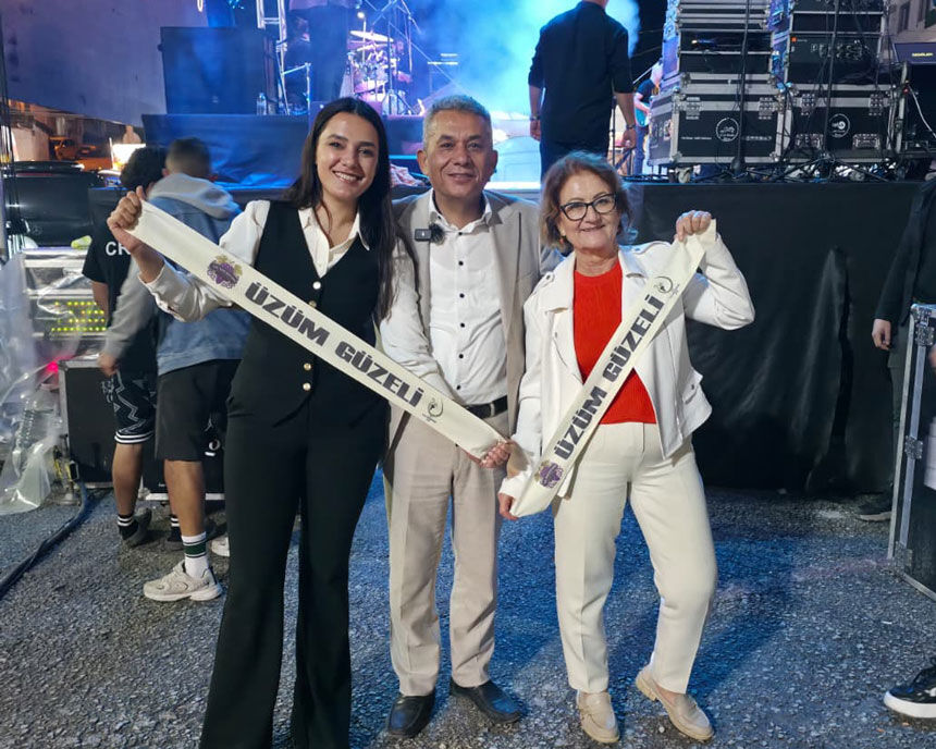 Cal Bagbozumu Festivalinde Yagmur Cosku Dinmedi Bagbozumunda Kultur Gelenek Ve Vefa Bulustu6