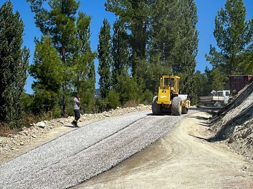 Cameli Belediyesi Emecik Mahallesi Asfalt Calismalarini Oz Kaynaklariyla Tamamladi 1