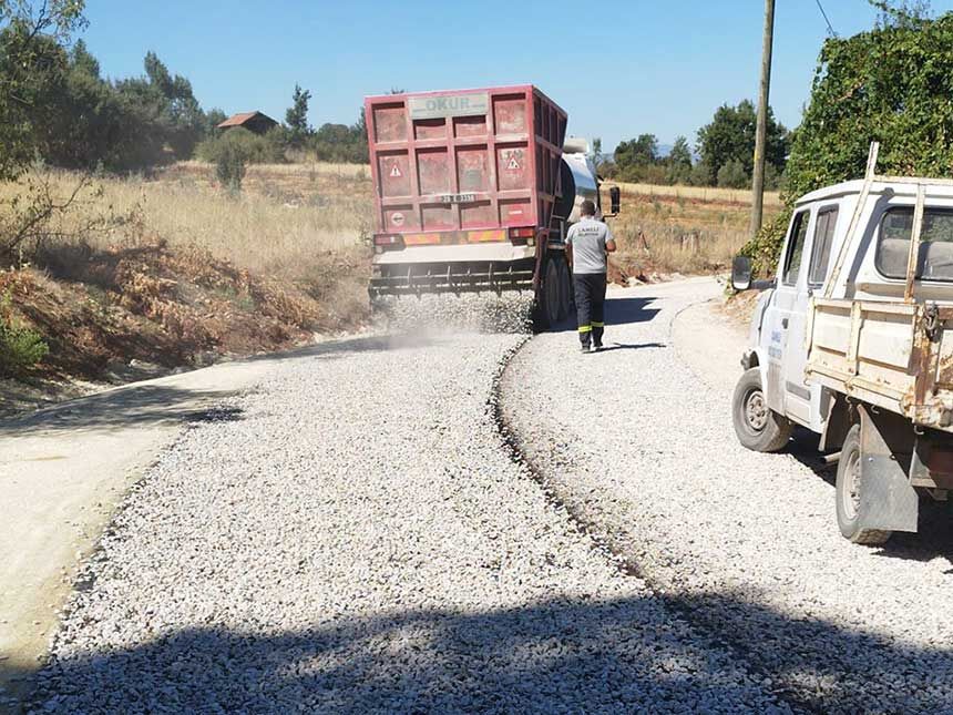 Cameli Belediyesi Emecik Mahallesi Asfalt Calismalarini Oz Kaynaklariyla Tamamladi
