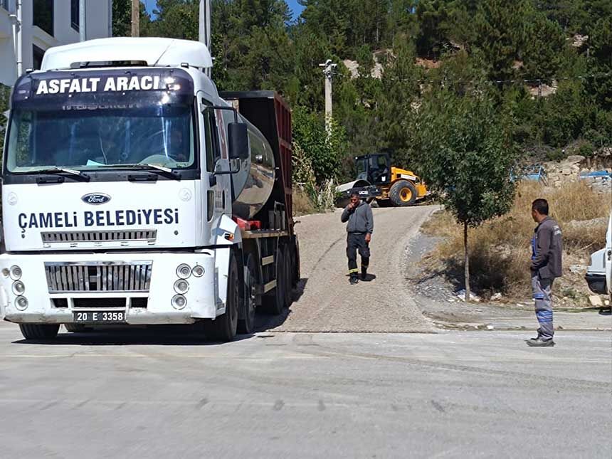 Camelide Asfalt Seferberligi Suruyor Baskan Arslan Calismalari Yerinde Inceledi