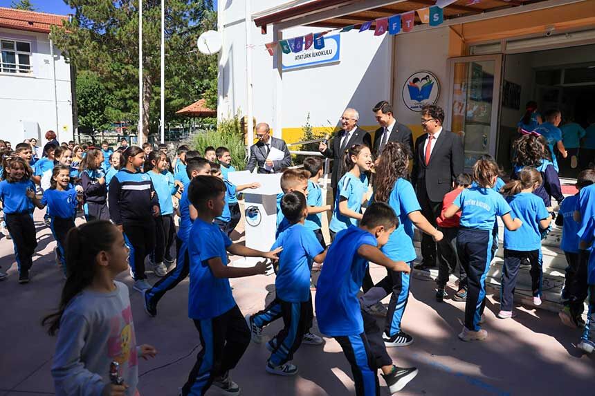 Camelide Ilk Ders Zili Caldi Minik 1 Siniflara Anlamli Hos Geldin Surprizi 2