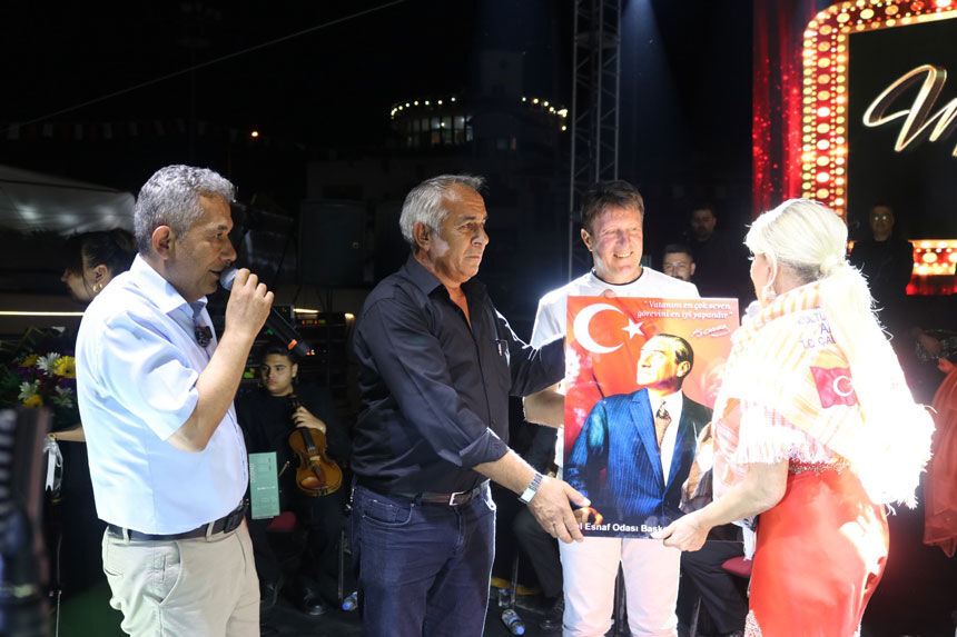 Denizli Cal Bagbozumu Festivali Muazzez Ersoy3