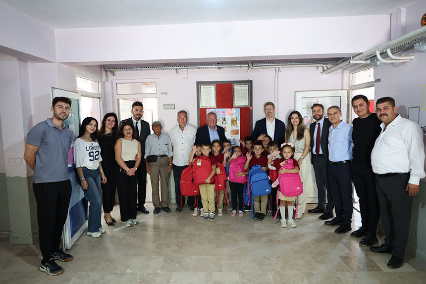 Honazda Egitime Buyuk Destek 800 Ogrencinin Cantasi Belediyeden
