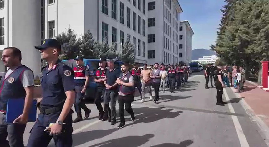 Jasatin Yakaladigi Hirsizlara Kendi Ailelerinden Tukuruklu Tepki 3