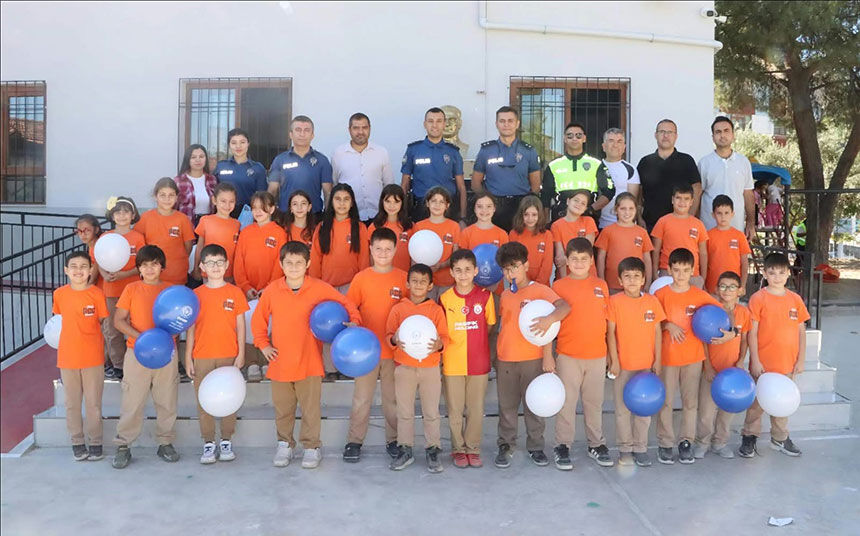 Losemiyi Yenen Kucuk Kahramana Polislerden Duygulandiran Forma Surprizi 1