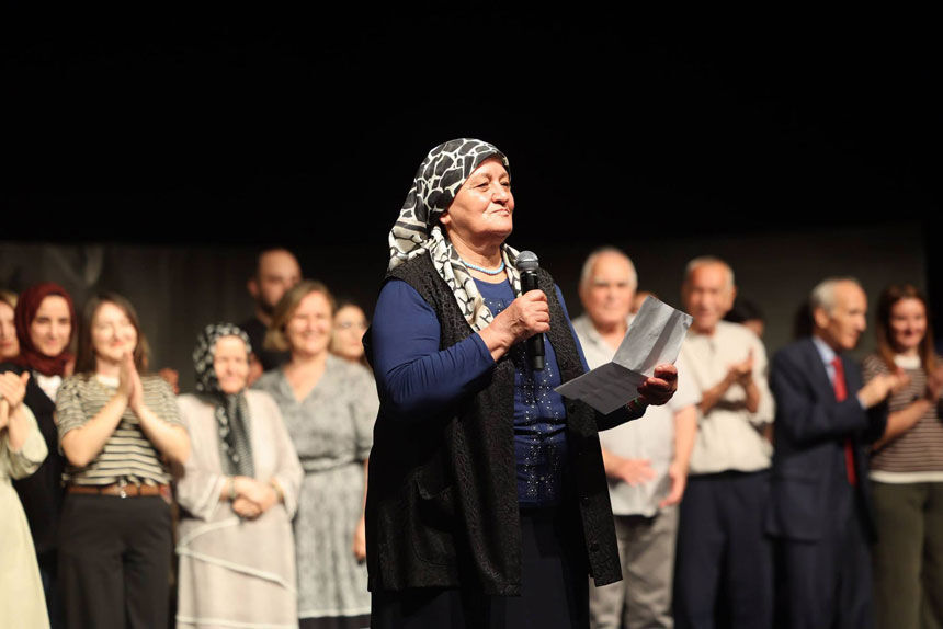 Merkezefendide Duygu Dolu Gece Alzheimer Yasam Merkezi Sakinlerinden Tiyatro Surprizi