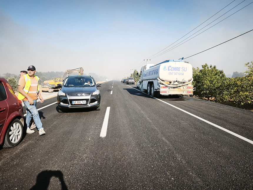 Mugladaki Yangin Buyuyor Denizli Mugla Karayolu Trafige Kapatildi 1