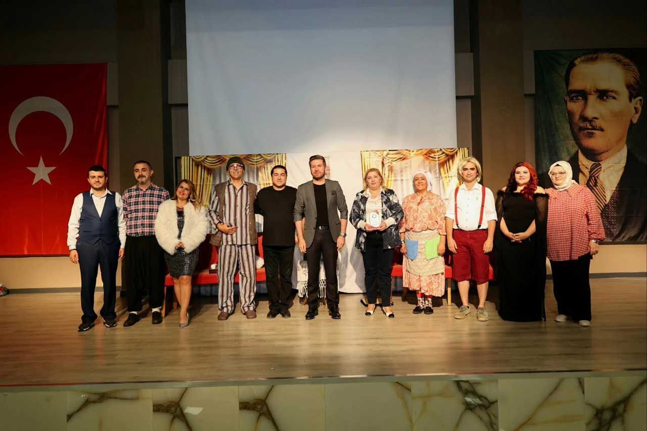 Tavas Belediyesinden Kultur Sanat Etkinligi Has Bonkor Tiyatro Gosterisi Sahnelendi1