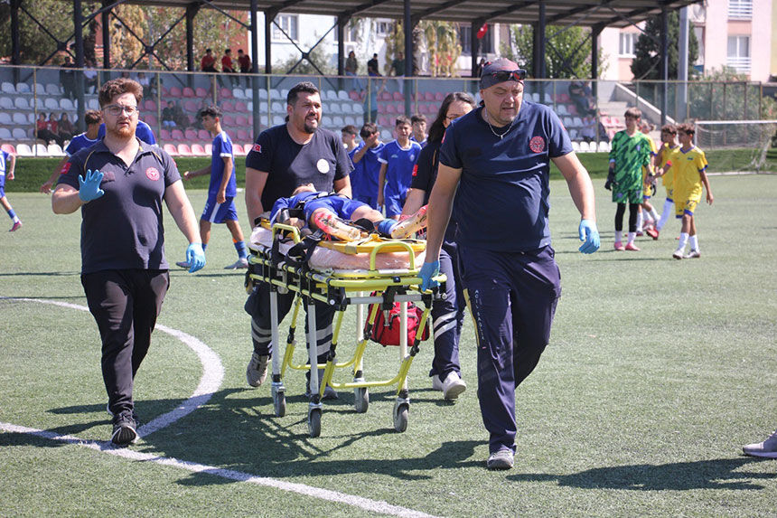 Yesil Sahada Yurekleri Agza Getiren Carpisma 1