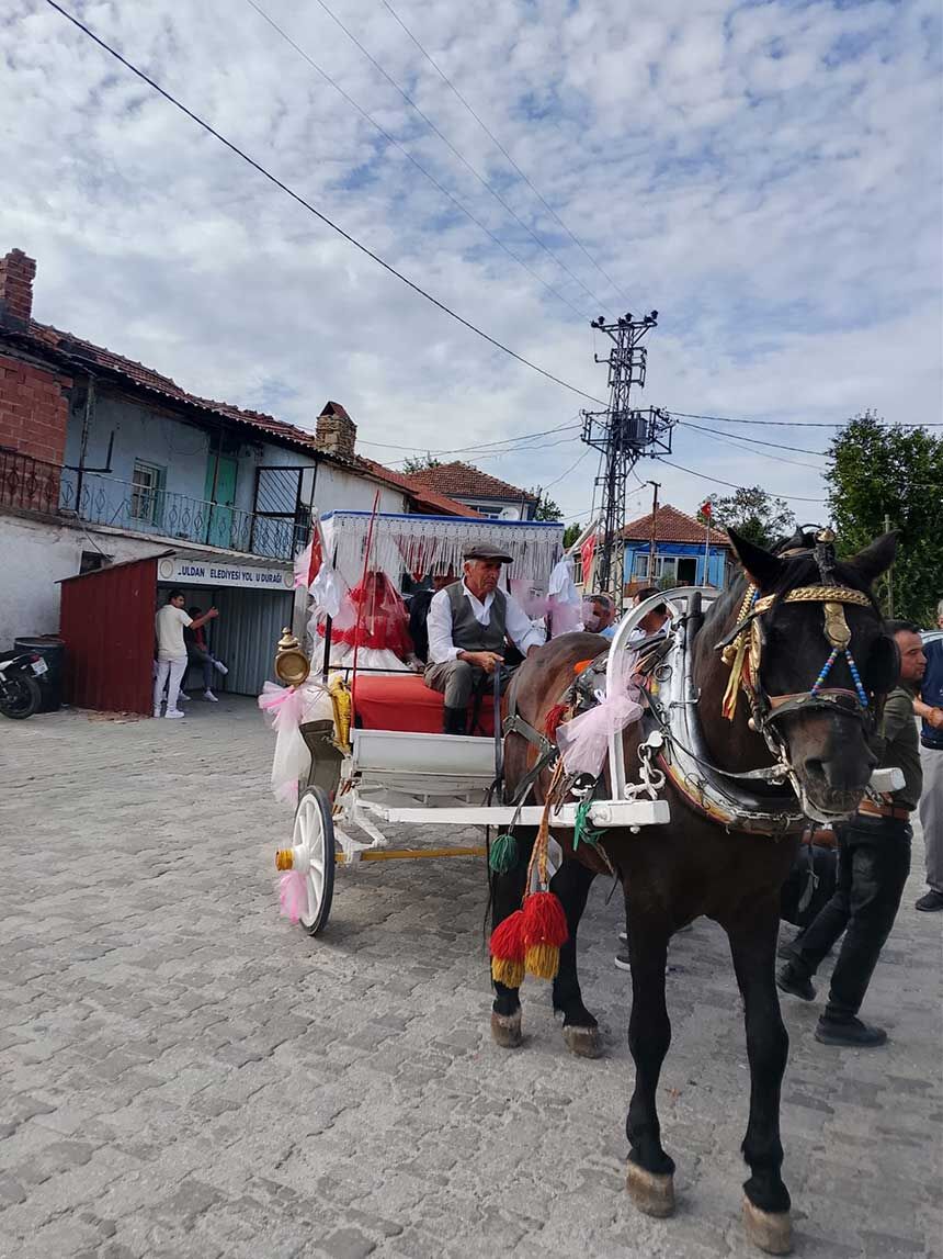 Yillardir Aradigi Aski Kitalar Otesinde Fasta Buldu 2