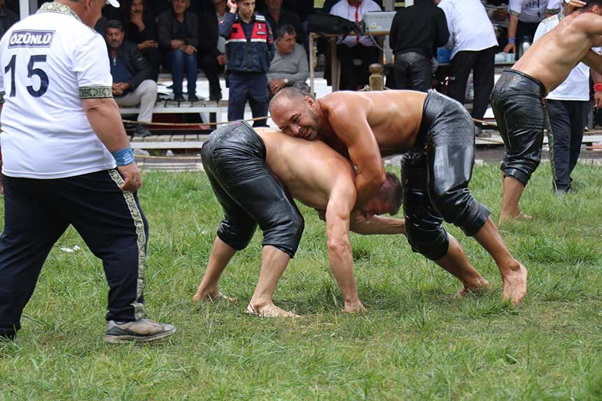 15 Beyagac Huseyin Cokal Yagli Gureslerinde Baspehlivan Ismail Balaban 3