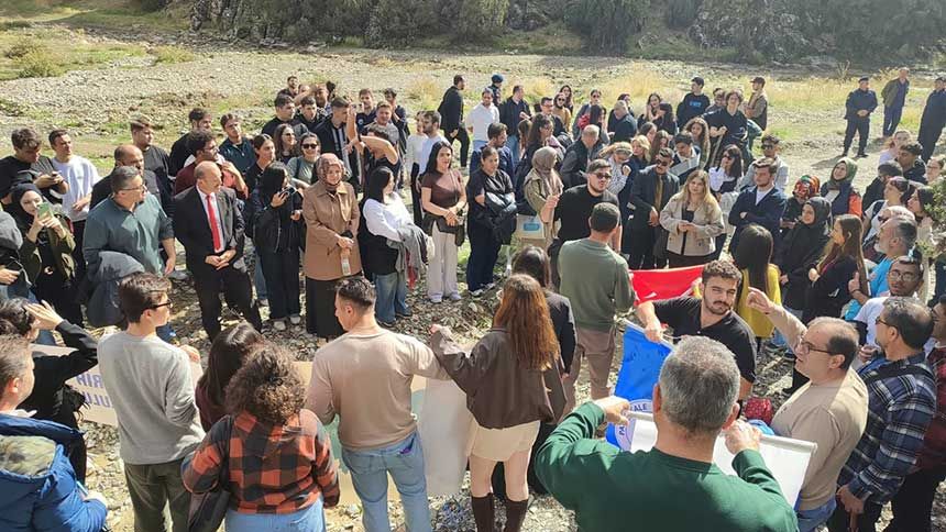 850 Yillik Sirri Cozmek Icin Savas Meydanina Indiler 200 Tarihci Civrilde Bulustu 6