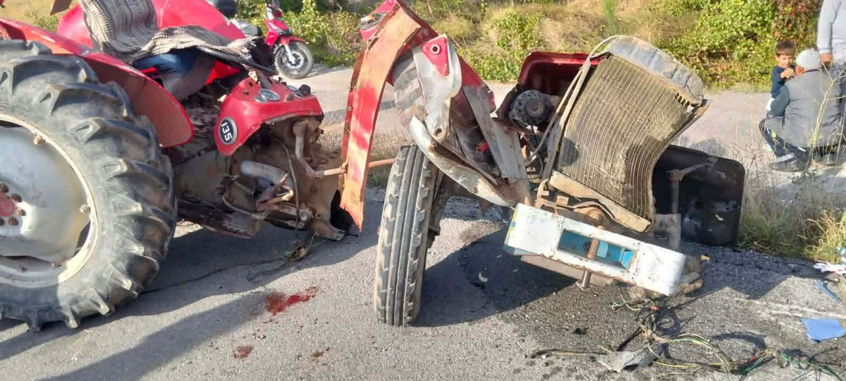 Acipayamda Trafik Kazasi Traktor Ile Isci Servisi Carpisti 8 Yarali