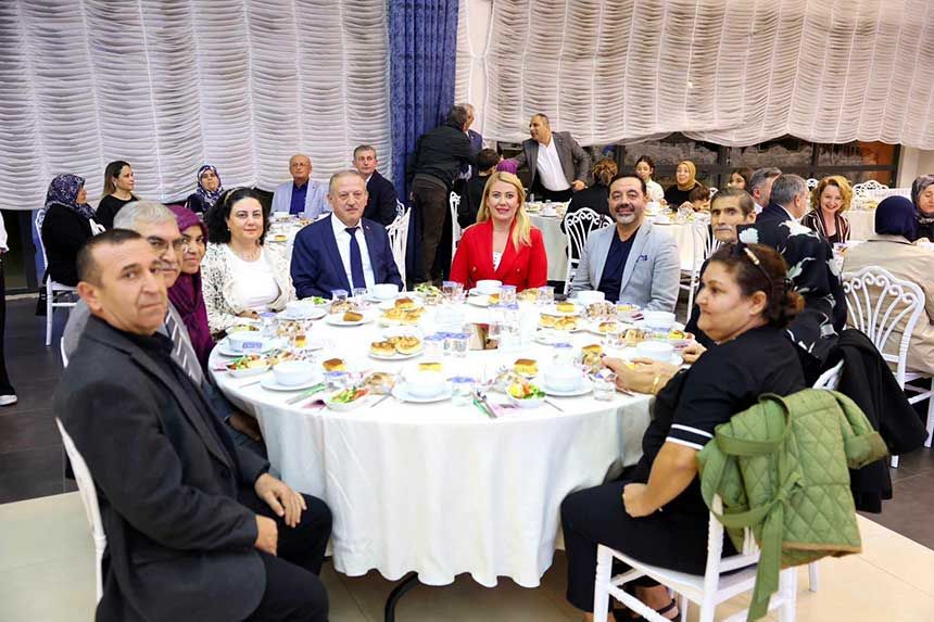 Baskan Seniz Dogan Muhtarlar Gununde Muhtarlarla Bulustu 1