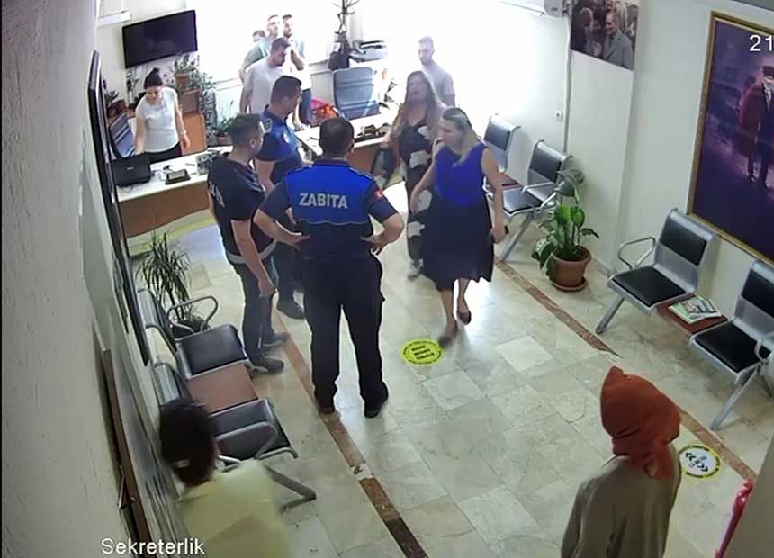 Belediyede Ozel Kalemle Tartisan Kadin Muhtara Hapis Cezasi 1