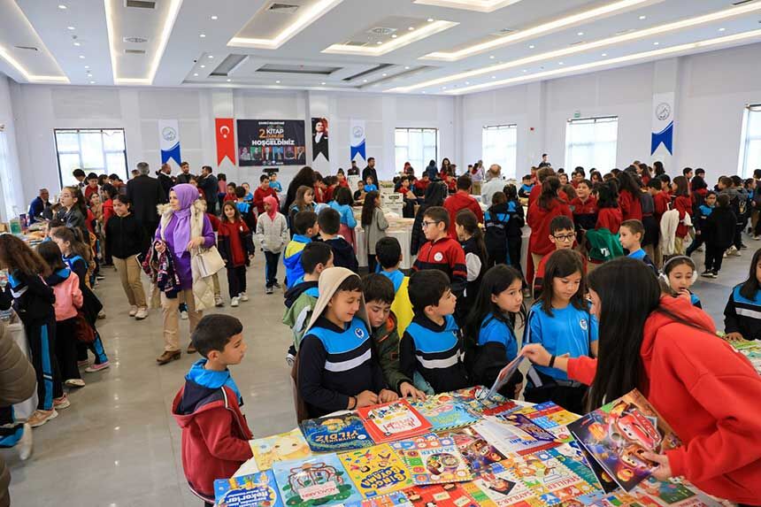 Camelide 2 Kitap Gunleri Kapilarini Kitapseverlere Acti 6