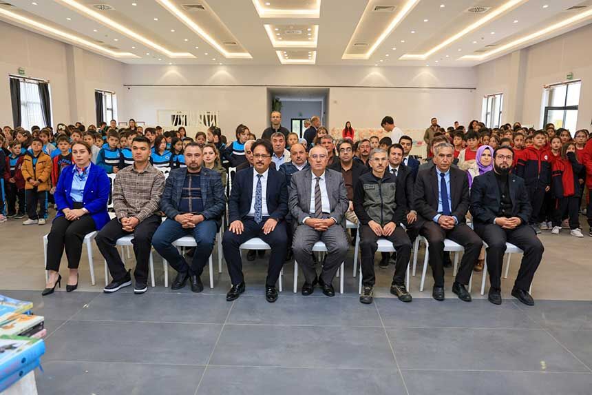 Camelide 2 Kitap Gunleri Kapilarini Kitapseverlere Acti