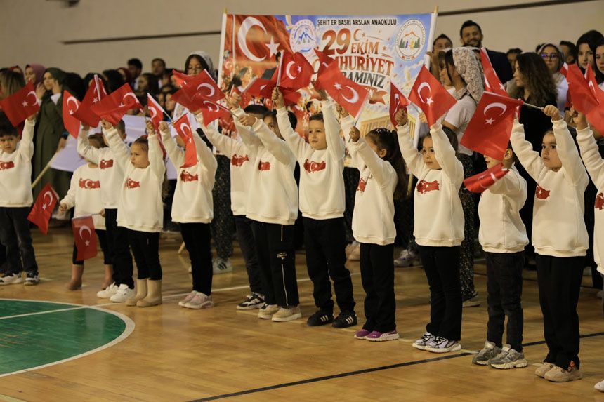 Camelide Cumhuriyet Bayrami Coskuyla Kutlandi2