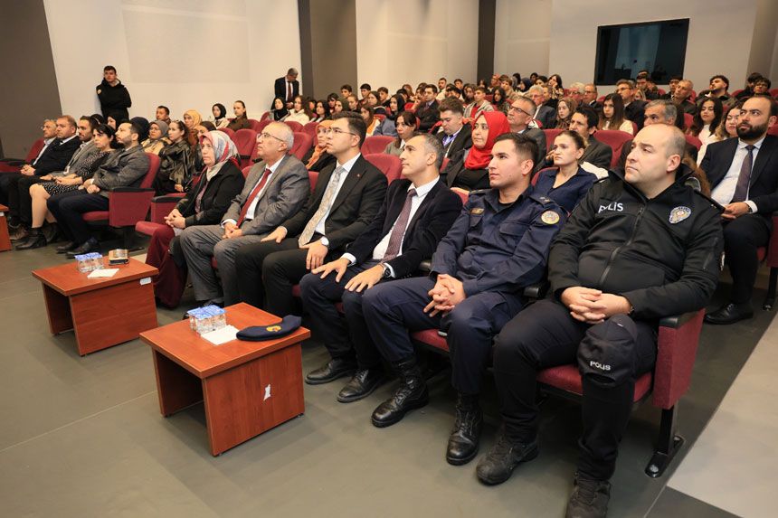 Camelide Modern Dunyada Aileyi Anlamak Ve Guclendirmek Konferansi Gerceklestirildi1