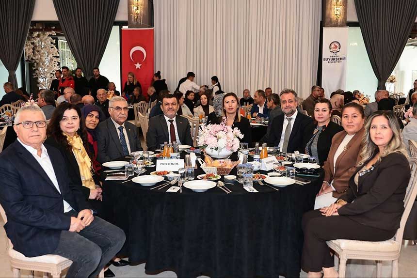 Cavusoglu 19 Ilcenin Muhtarlariyla Bulustu