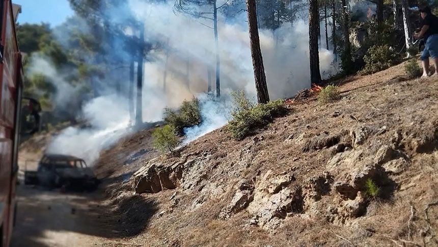 Denizli Acipayamda Arac Yangini Ormana Sicradi 1