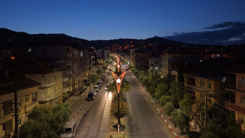 Denizli Buyuksehir Belediyesi 4 Ilcede Aydinlatma Altyapisini Yeniledi