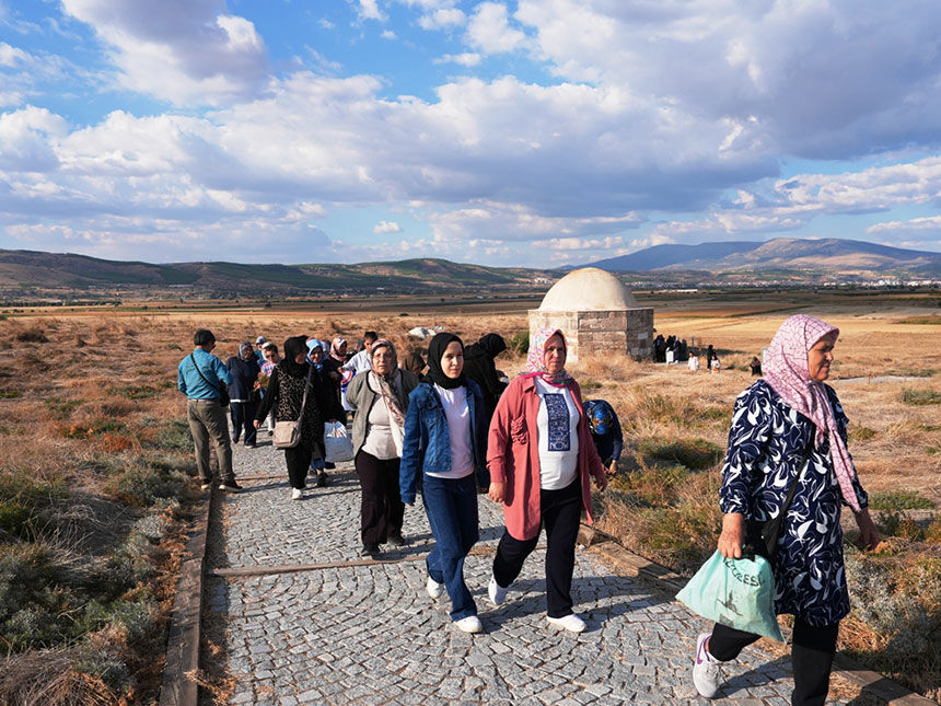 Denizli Buyuksehir Belediyesinden Gazi Ailelerine Civril Gezisi 5