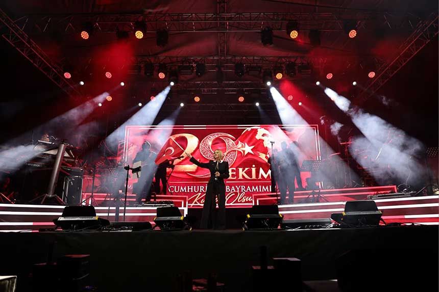 Denizli Buyuksehirden Cumhuriyete Yakisir Kutlama 1