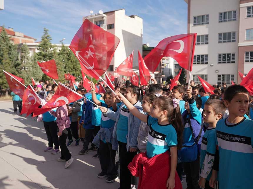 Denizli Buyuksehirle Cumhuriyet Coskusu Okullara Tasti 1