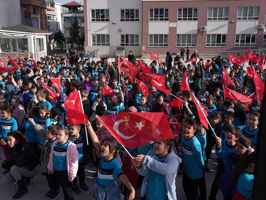 Denizli Buyuksehirle Cumhuriyet Coskusu Okullara Tasti 2