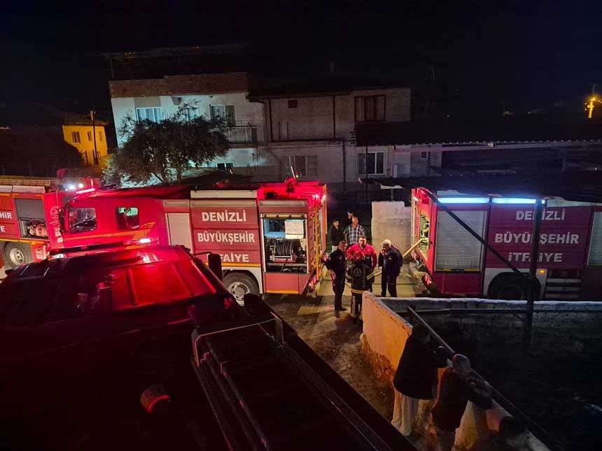 Denizli Pamukkale Golemezli Mahallesinde Besihane Yangini 1
