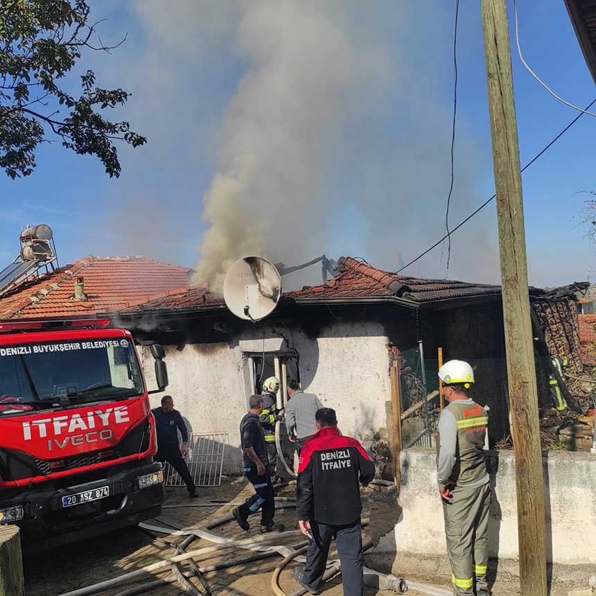 Denizlide Alevlerin Sardigi Ev Kullanilamaz Hale Geldi 1