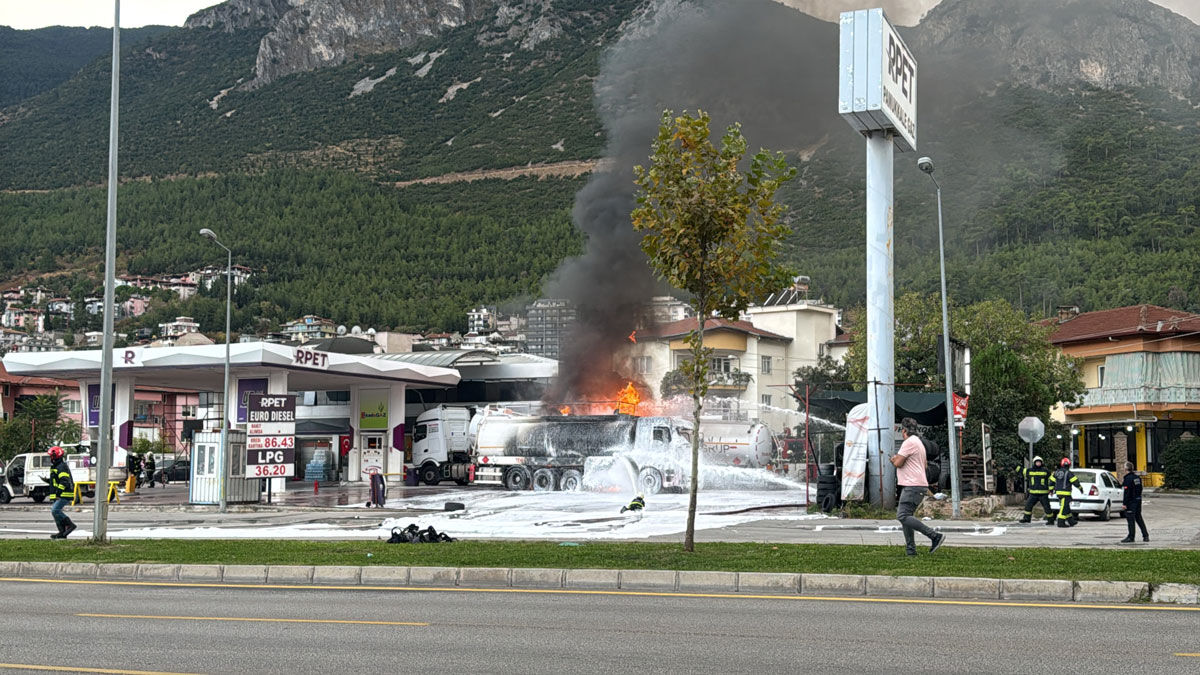 Denizlide Dehset Anlari Akaryakit Istasyonunda Patlama Antalya Yolu Kapatildi1