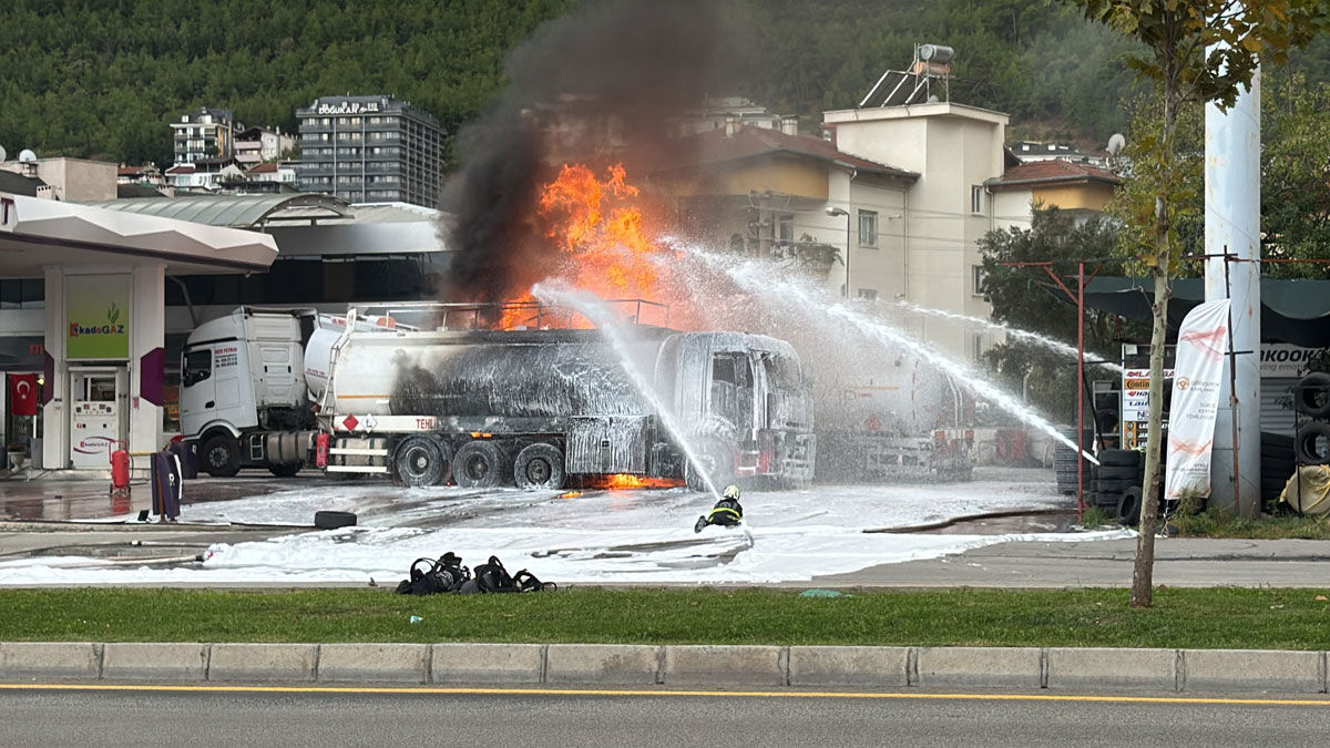 Denizlide Dehset Anlari Akaryakit Istasyonunda Patlama Antalya Yolu Kapatildi2