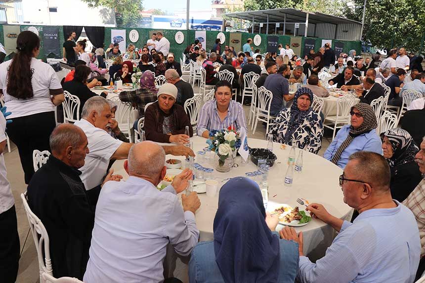 Denizlide Is Insani Alptug Onal 900 Kiloluk Orkinos Ziyafeti Verdi 4