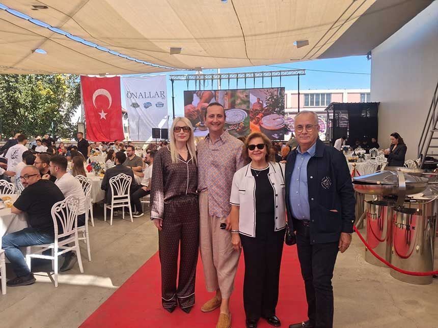 Denizlide Is Insani Alptug Onal 900 Kiloluk Orkinos Ziyafeti Verdi 7