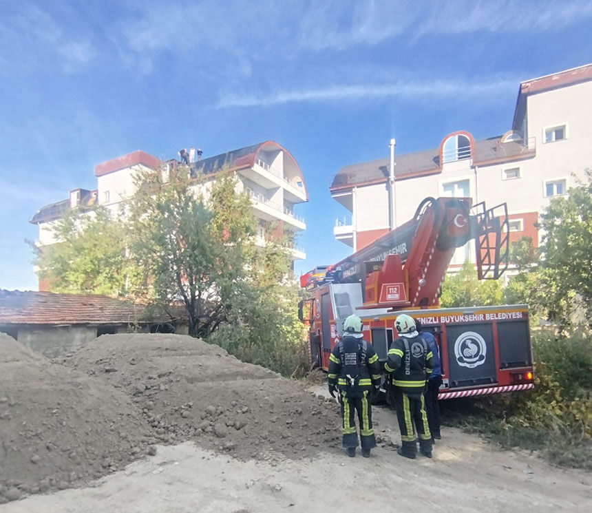 Denizlide Izolasyon Calismasi Sirasinda Cati Alev Alev Yandi 3