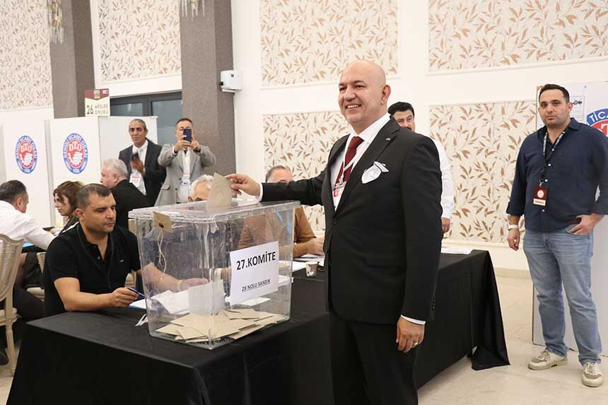 Dtoda Iki Adayli Secim Heyecani Ugur Erdogan Ve Faik Muftuler Oylarini Kullandi 2