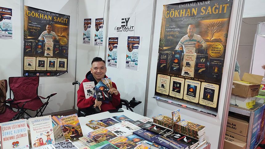 Engelsiz Yazar Gokhan Sagit Denizli Kitap Fuarinda Okurlariyla Bulustu 1
