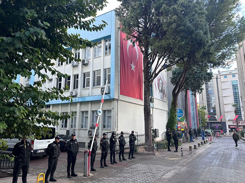 Merkezefendi Belediyesinde Polis Operasyonu Belediye Binasinda Aramalar Devam Ediyor 1