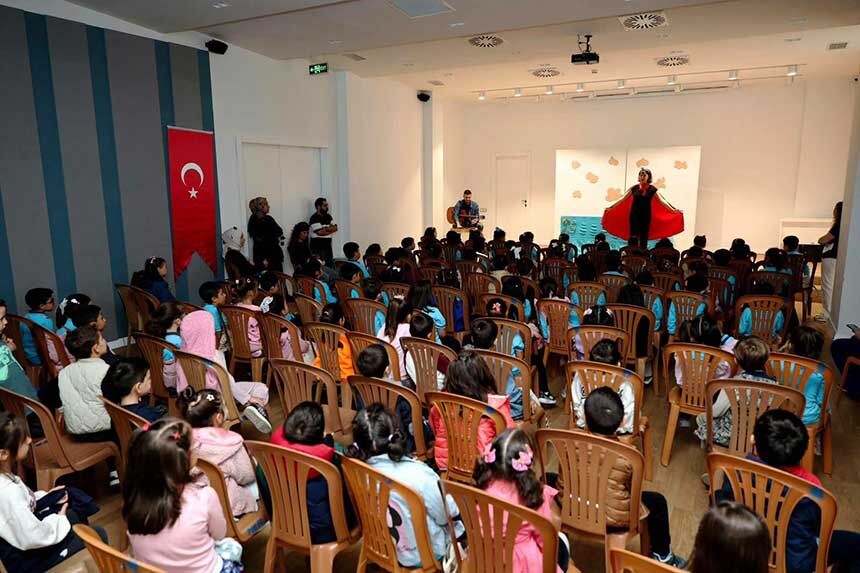 Merkezefendi Kent Tiyatrosundan Cocuklara Roninin Zamani Adli Kukla Gosterisi 1