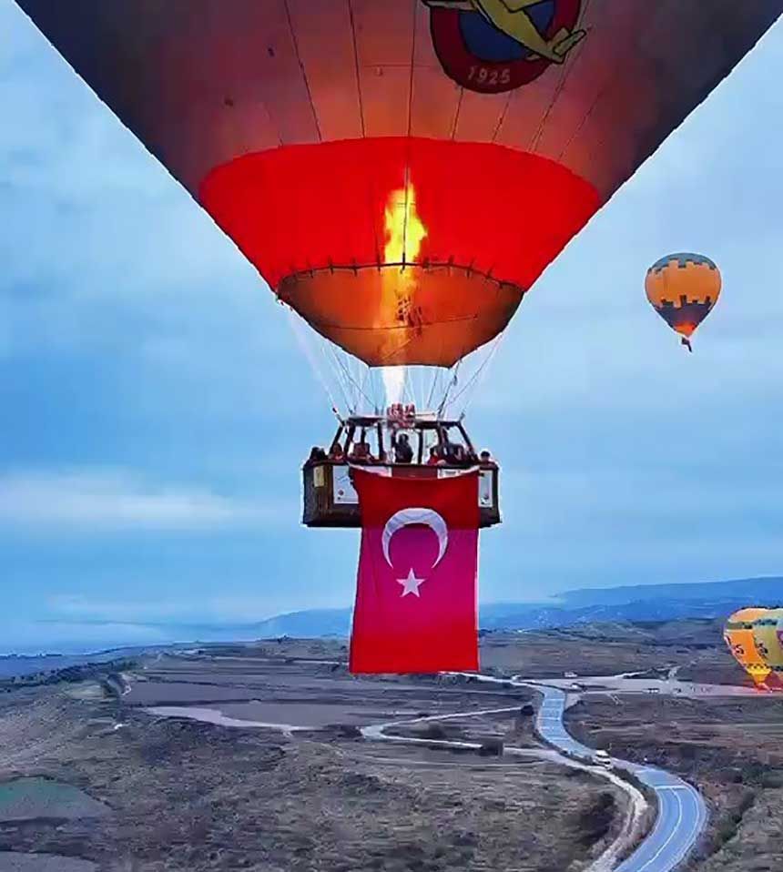 Pamukkale Semalarinda 103 Yil Coskusu Balonlar Turk Bayraklariyla Havalandi 3