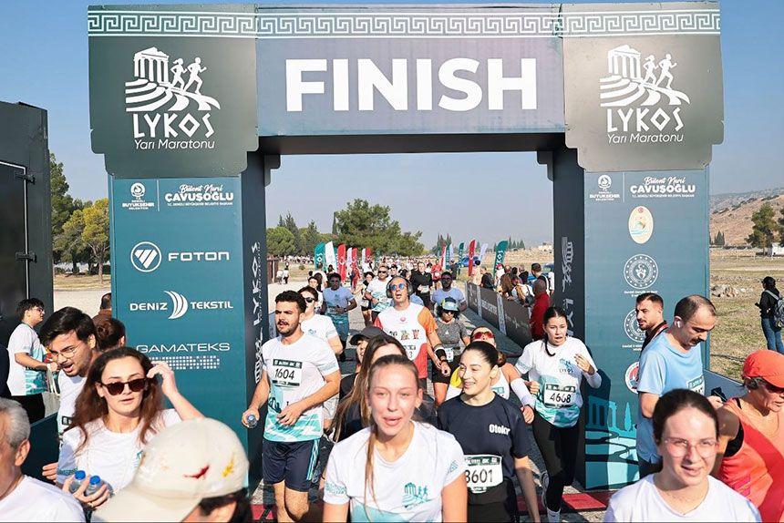 Pamukkalede Tarihi Rekor 2 Lykos Yari Maratonunda 20 Bin Kisi Kostu 15 Milyon Tl Odul Dagit 4