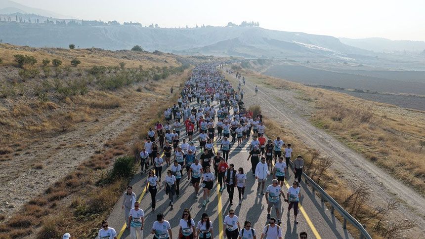 Pamukkalede Tarihi Rekor 2 Lykos Yari Maratonunda 20 Bin Kisi Kostu 15 Milyon Tl Odul Dagit